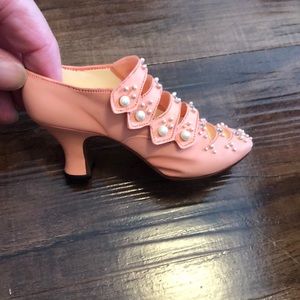 Just the Right Shoe Promenade